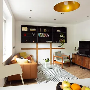 Large Two Bedroom Family App - Free Parking , Lublana Słowenia